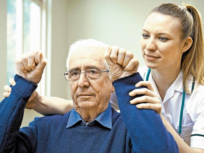 Основные принципы ухода за больным перенесшим инсульт Пожилой человек перенесший инсульт